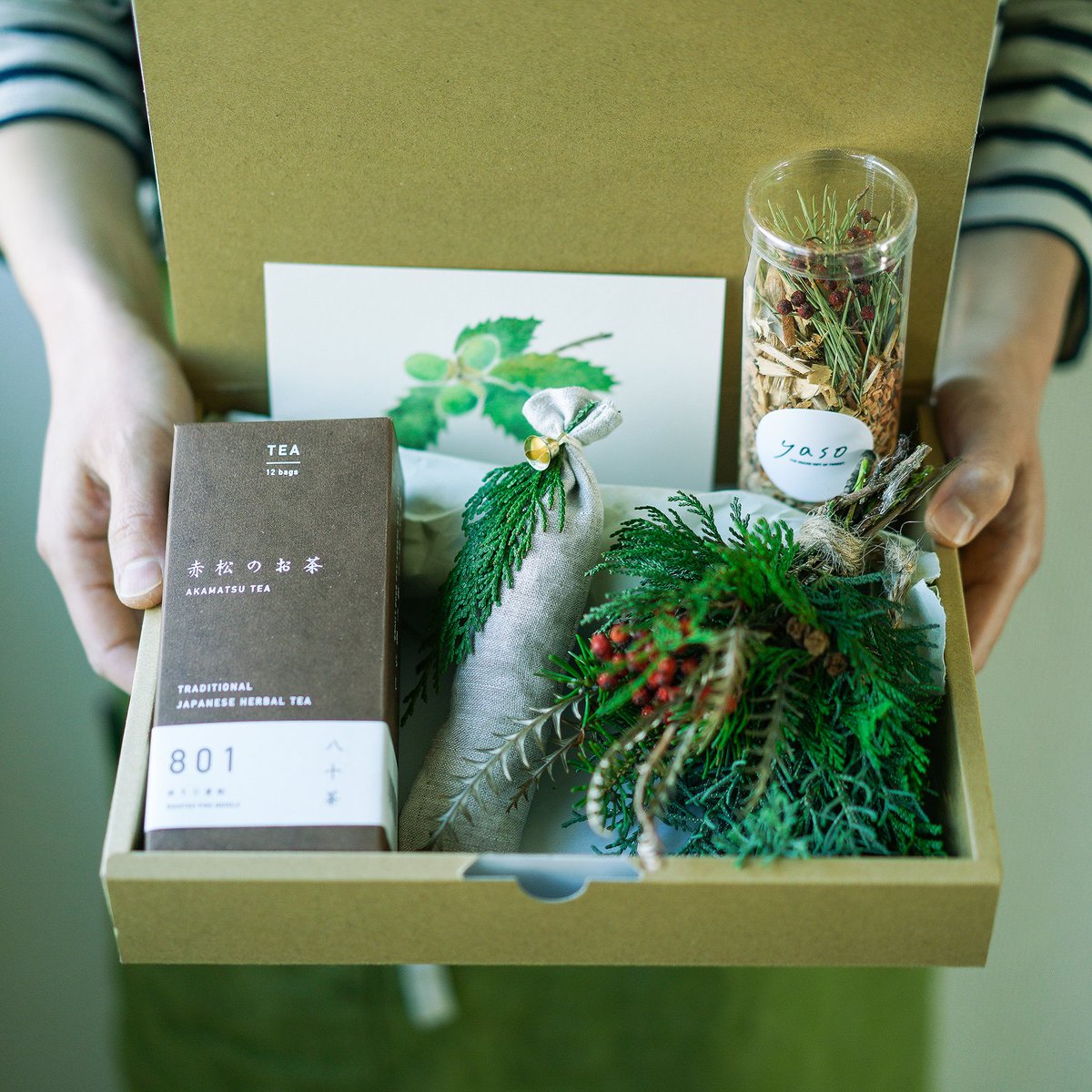 ProjectYaso's tweet photo. ホリデーギフトとして、松葉のお茶と、ミニスワッグ、サシェのギフトボックスの販売です。ぜひご覧ください。
https://t.co/dSoQObempK https://t.co/GJoPvkIDOO