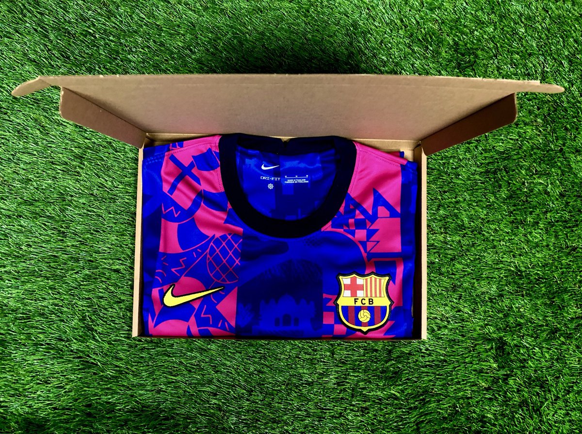mysteryfootball's tweet photo. If Mo Salah scores vs Aston Villa today, we will give away a Mystery Football shirt to one lucky follower! 🇪🇬 

To enter: 
1️⃣ RT this tweet
🤝 Follow us

Good luck! 🤞🏻 https://t.co/8ExNSu77Ib