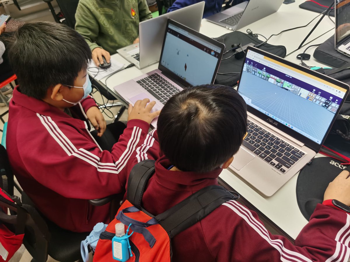 FELIXTWS's tweet photo. Cospace AR #hongkong #cospace #ARVR #workshop https://t.co/b5MYt09m0E