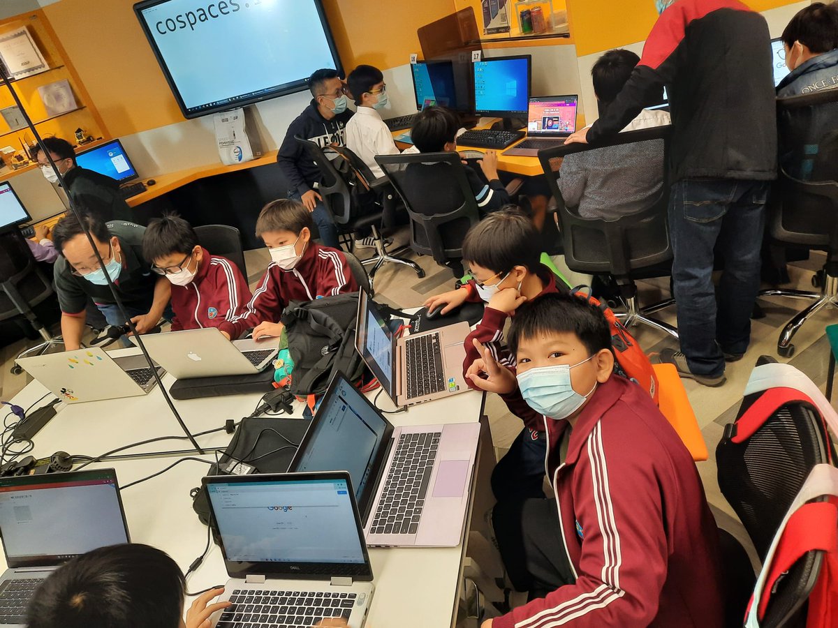 FELIXTWS's tweet photo. Cospace AR #hongkong #cospace #ARVR #workshop https://t.co/b5MYt09m0E