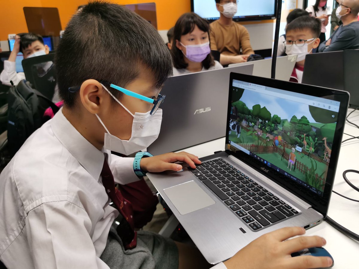 FELIXTWS's tweet photo. Cospace AR #hongkong #cospace #ARVR #workshop https://t.co/b5MYt09m0E