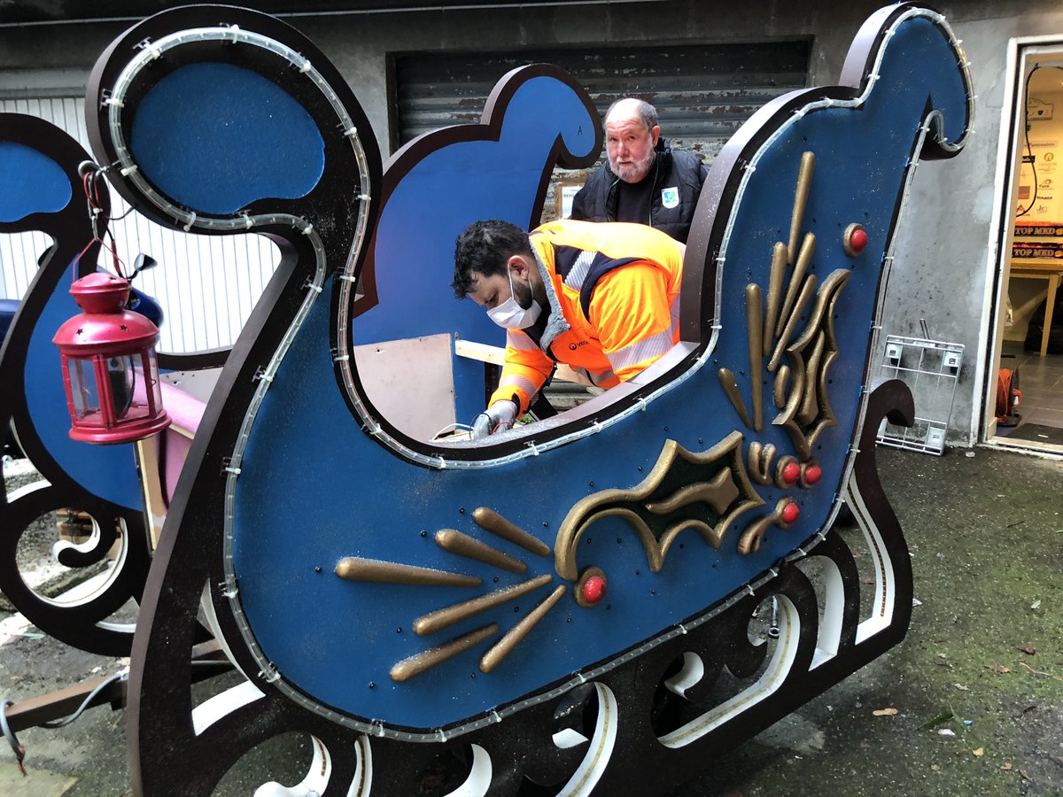 CLBouffay's tweet photo. !! HO HO HO HO !! Préparatifs en cours pour l’arrivée du #PèreNoël ! Rdv a 17h rue du vieil hôpital à #Nantes pour un goûter avec chants de #noël et à partir de 18h pour le défilé aux lampions avec le père Noël ! https://t.co/kKgrmKdXIv