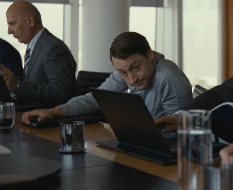 goral_critic's tweet photo. Televizyon dizileri tarihinde kendisine çok özel bir yer açan özel bir an olarak hep zihinlerimizde kalacak şu kare :) #succession https://t.co/EmuM2us2Xi