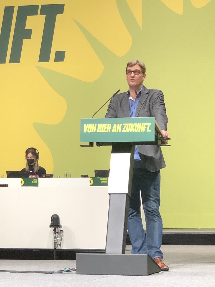 Bester Start in der Tag! Unser Kreisvorsitzender @FrankJablonski1 ist auf Platz 22 unserer Landesliste gewählt worden! Und jetzt gewinnen wir noch Lindenthal direkt! 🌻💪🏽 @GrueneKoeln @gruenenrw #LDK21NRW