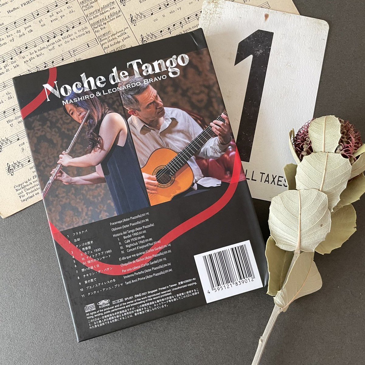 tango_concert's tweet photo. CD &amp;BOOK『Noche de Tango』が、ついに工場からやってきました！
すごく素敵に仕上がっています😍

こちらで予約&amp;視聴できます。
https://t.co/6zdvCwWsL7 https://t.co/Ug4TZEyE6W