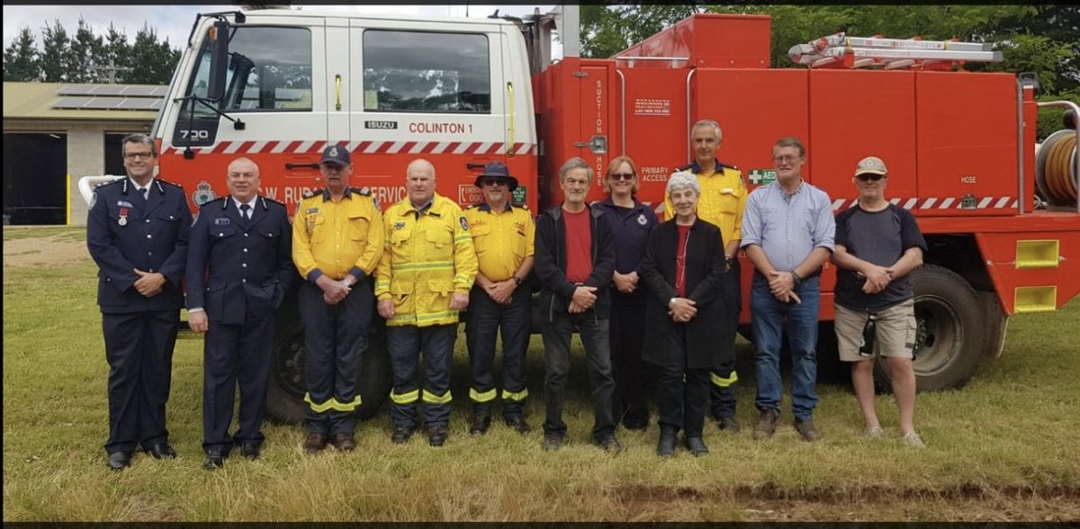 ACSouthEastern's tweet photo. What a great afternoon in my old stomping ground on the Monaro,spending time with members and presenting Colinton brigade long services medals that has a combined Service in excess of 180 years. Thank you Colinton of being great hosts. #nswrfs #engagement #Monaro #SouthEasternAC https://t.co/73s7uRLGIa