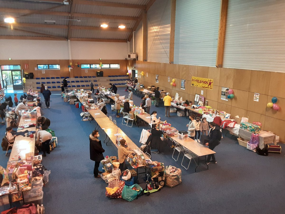 Le Vide-greniers des enfants vient d'ouvrir ses portes ! Nous vous attendons nombreux au gymnase Robert Pandraud de #Villemomble.
#Teleton2021 #lumieresurletelethon #telethon93