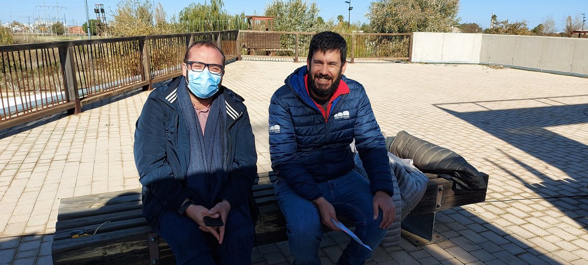 DOS GRANDES
Dicen que para ser un buen profesional, 1° tienes que ser buena persona y ellos lo son. Son los responsables de ponerle voz a todo aquello que ocurre en nuestro Municipio. ENHORABUENA x contarnos de esa manera la historia de #LaRinconada @SergioMorenoTW <a href="/aborregosj/">Antonio Borrego</a>