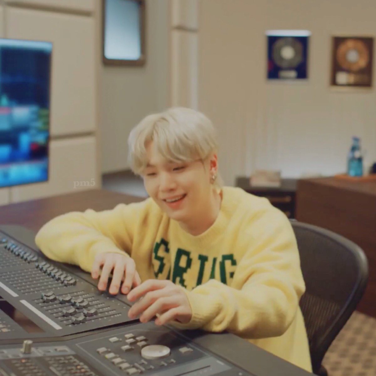 pm5_twt's tweet photo. 🐱💛 https://t.co/I2VfJJWkXJ