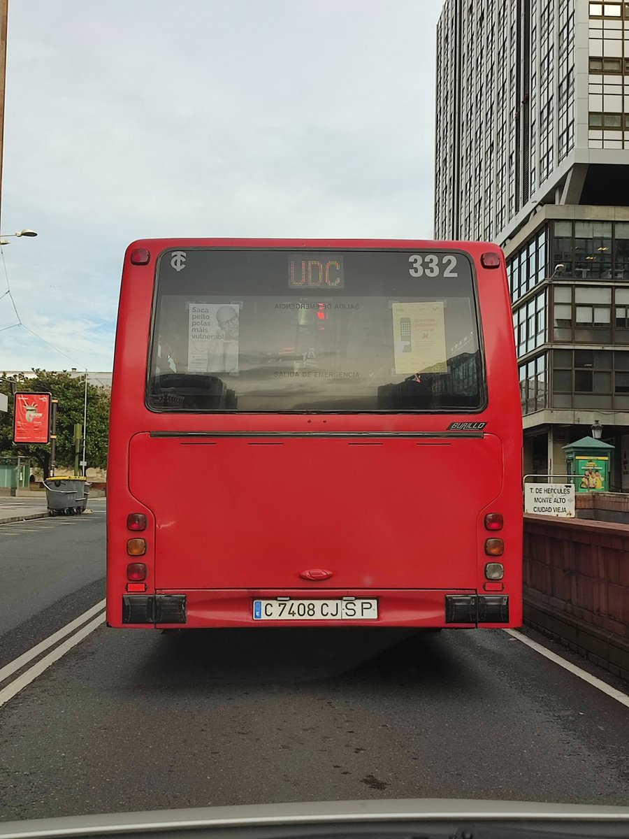 TatumBe40476430's tweet photo. Autobuses que teñen maioría de idade, poden ir votar. https://t.co/qBsOicpI5o