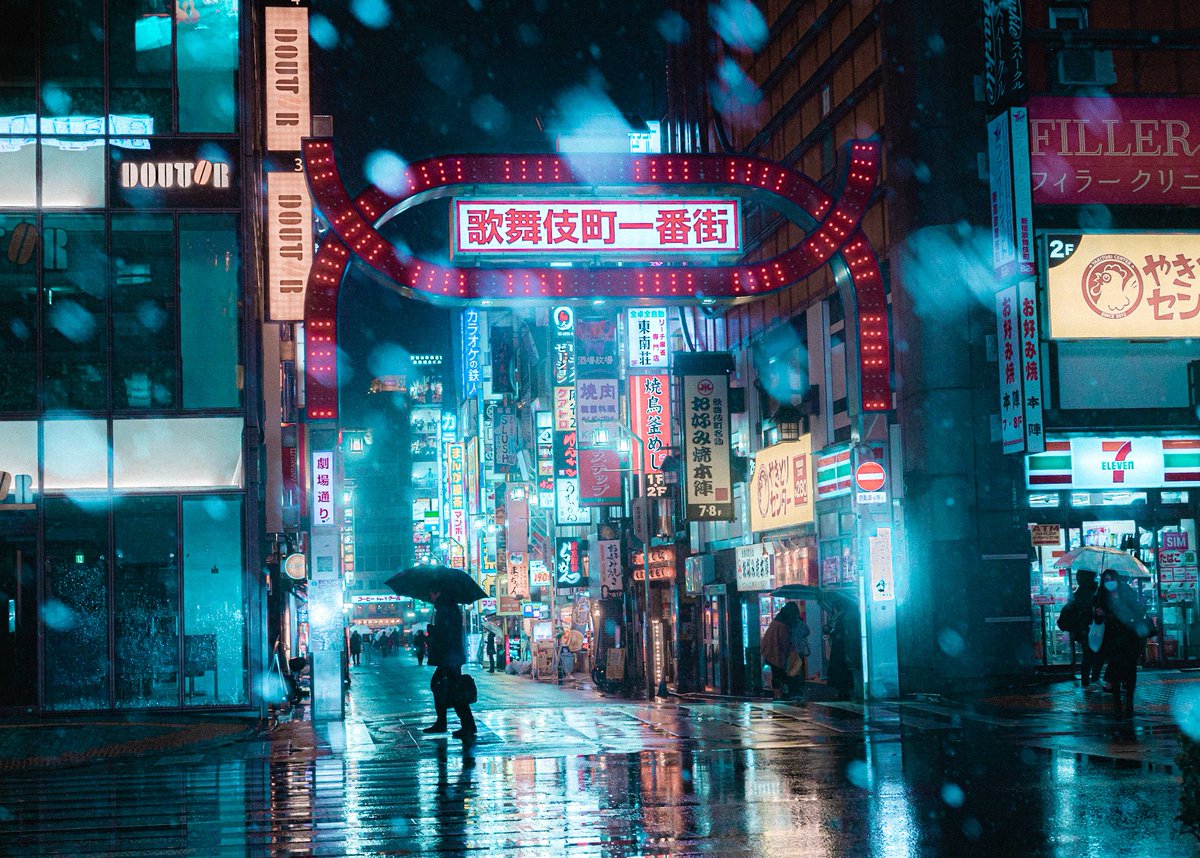 teemusphoto's tweet photo. When I caught a tiny bit of snow in Shinjuku https://t.co/1zZaHNDuur