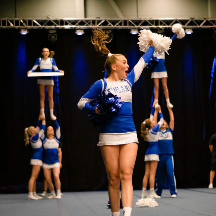 CheerleadingFI's tweet photo. Tänään avataan #cheerleading kilpailukausi ja myös yleisö pääsee mukaan, kun Turun Kupittaan palloiluhallissa käydään Start länsi -aluekilpailut sekä junioreiden vuoden 2022 MM-karsintakilpailut. Kilpailut järjestetään yhteistyössä TCS Smashin kanssa. #cheerforlife 🤩 https://t.co/CxqKNLBm1b