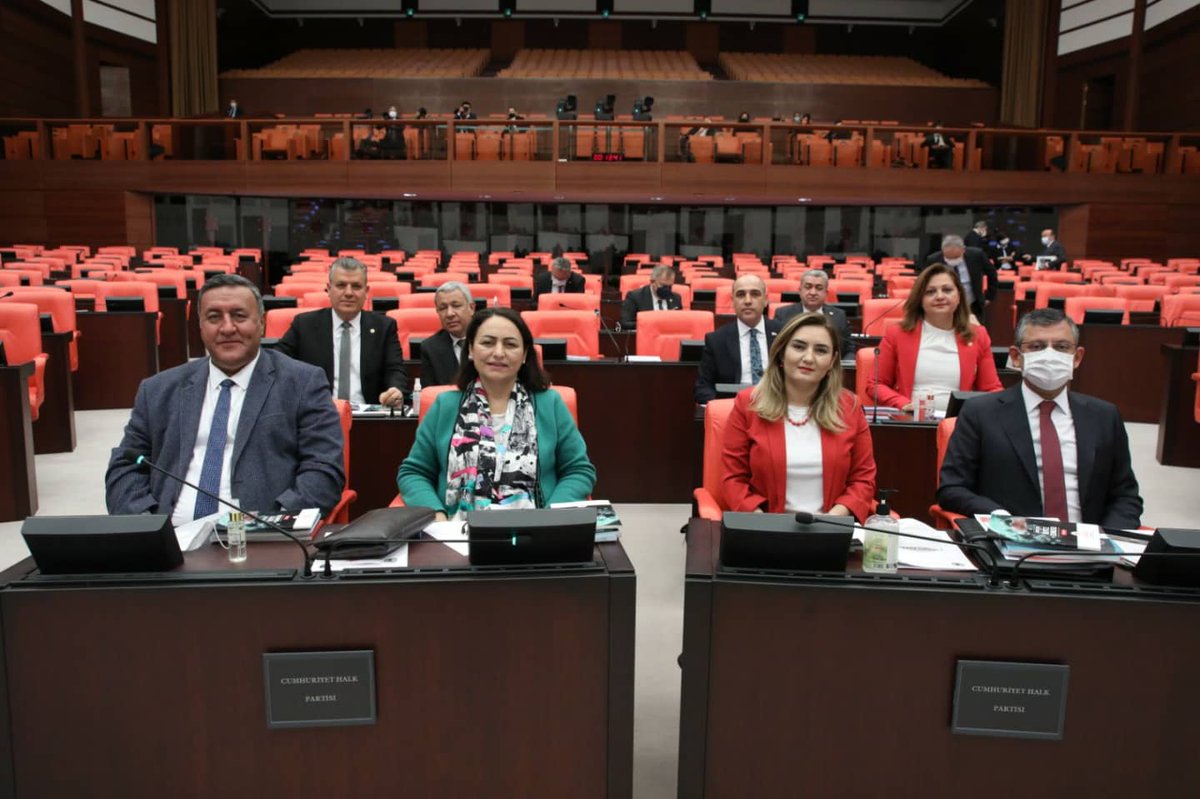 Bugün mecliste Sağlık,Çevre,Şehircilik ve İklim Değişikliği,Aile ve Sosyal Hizmetler ile Çalışma ve Sosyal Güvenlik Bakanlıklarının bütçeleri görüşülecek. 
♦️Sağlık çalışanlarının sorunlarını dile getireceğiz. 
♦️Bir türlü çıkmayan kılavuzu soracağız. #BütçedenSağlığaNetAçıklama