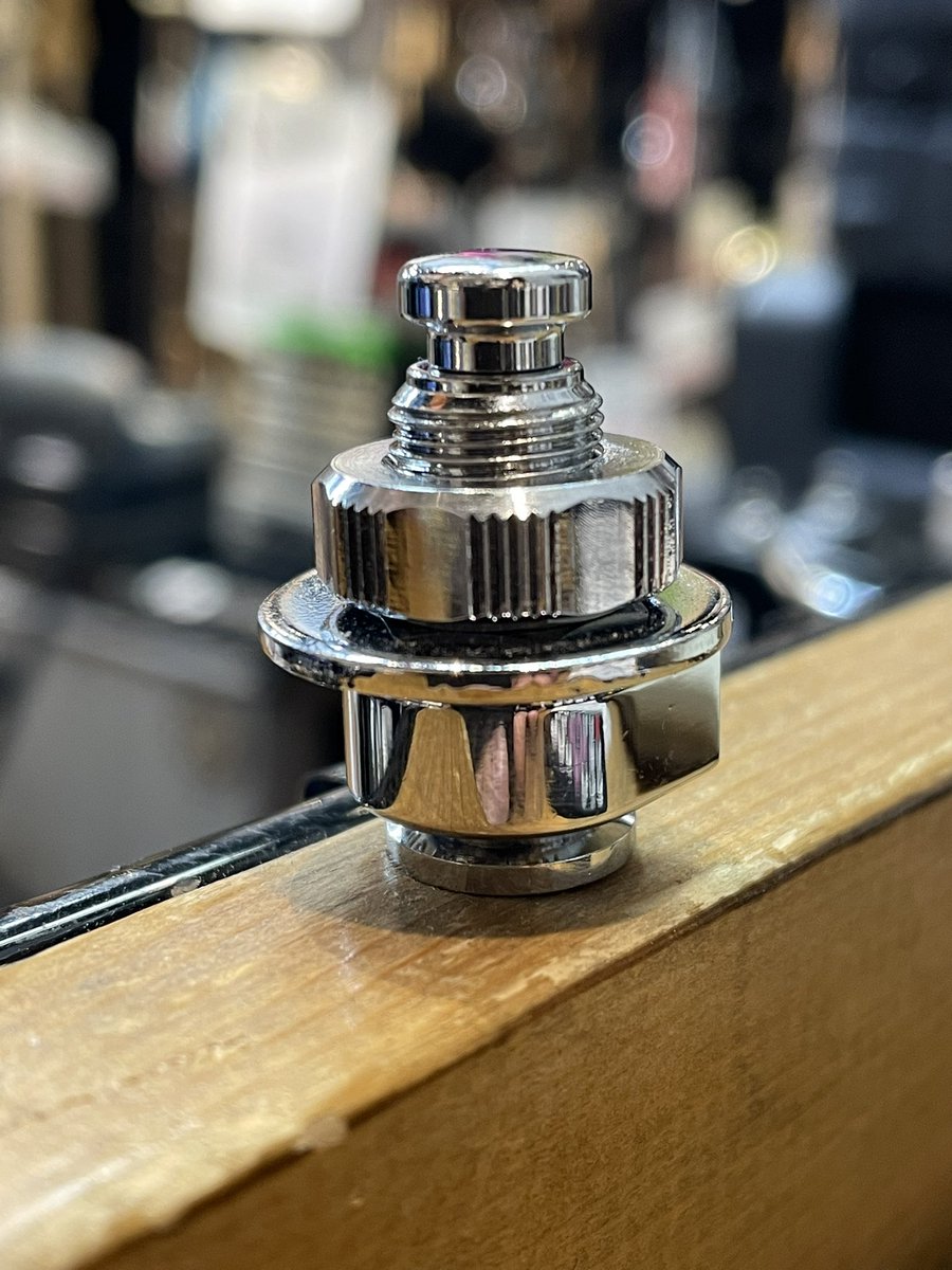 esptechhouse's tweet photo. ESPのストラップロック!
あなたはもう変えましたか!?
ピッチの違う2種類のナットを装着して緩みを抑えます!
これはみんなもう変えるべき!
詳しく解説した特設ページを是非見て下さいね✨
https://t.co/0mTFJd0xop
byいしだ
#straplock #espguitars #ESPテクニカルハウス #御茶ノ水 https://t.co/SQfzNjlJtt