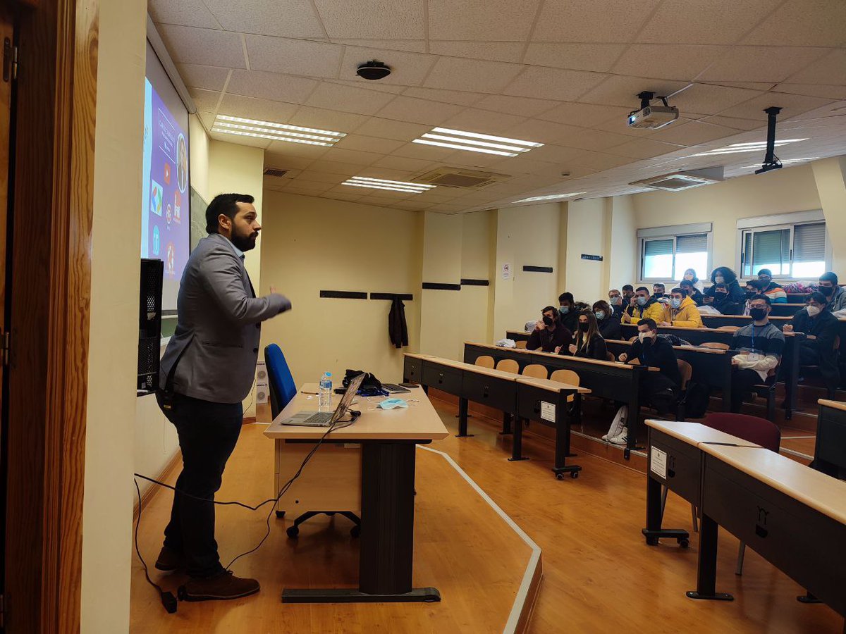GdgJaen's tweet photo. Empezamos el dia con fuerza con las ponencias de @cesalberca @iblancasa y @Carlillo
#DevFestJaen #DevFest https://t.co/Dt68mJ6k1G