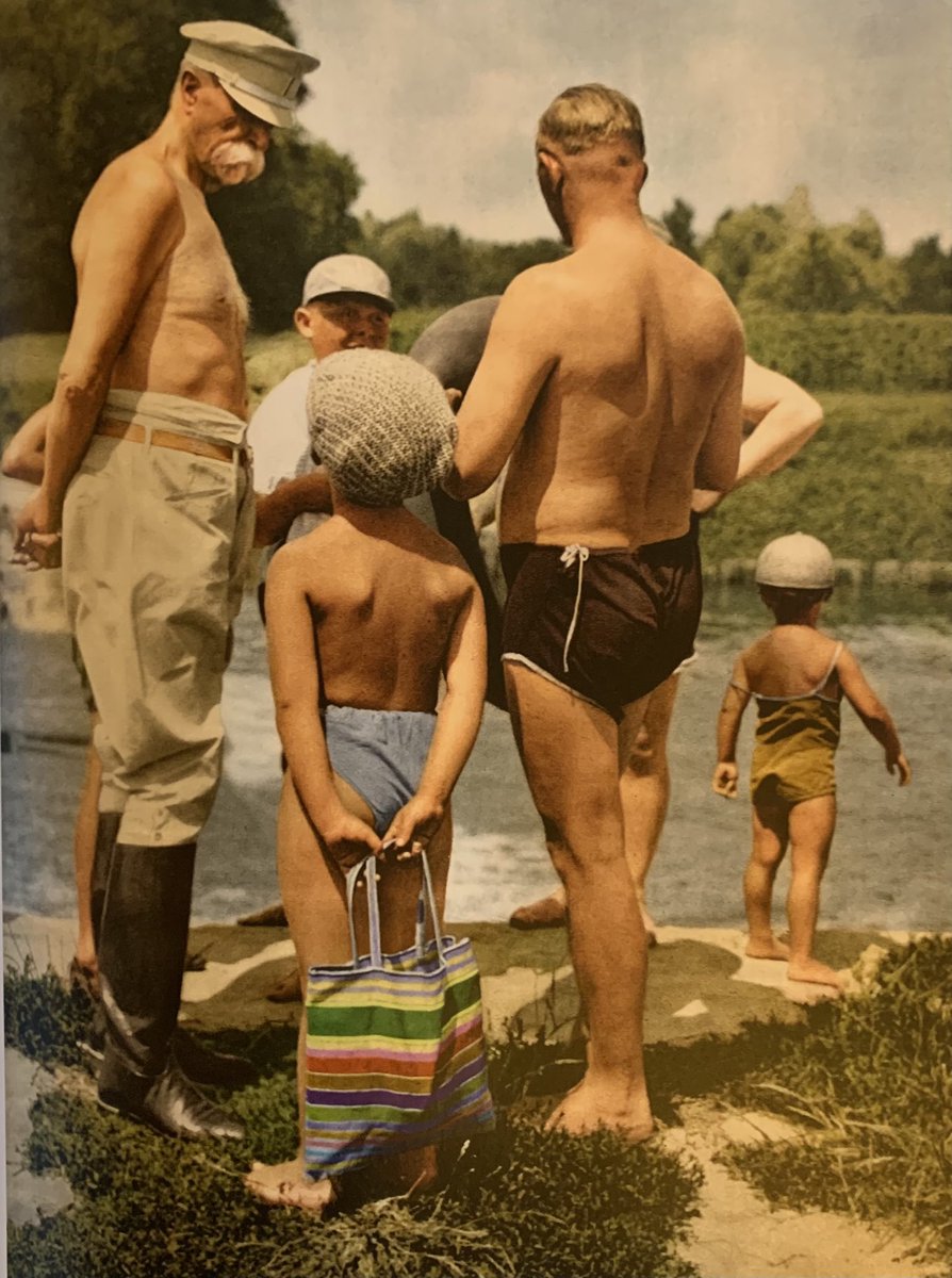 Prezident, 81 let. Fotografie vyšla v červenci 1931 v časopisu Pestrý svět s popiskem: “Náš prezident je vždy horlivým zastáncem tělocviku, sportu a tělesného otužování všeho druhu.” (z knihy První republika v barvě)