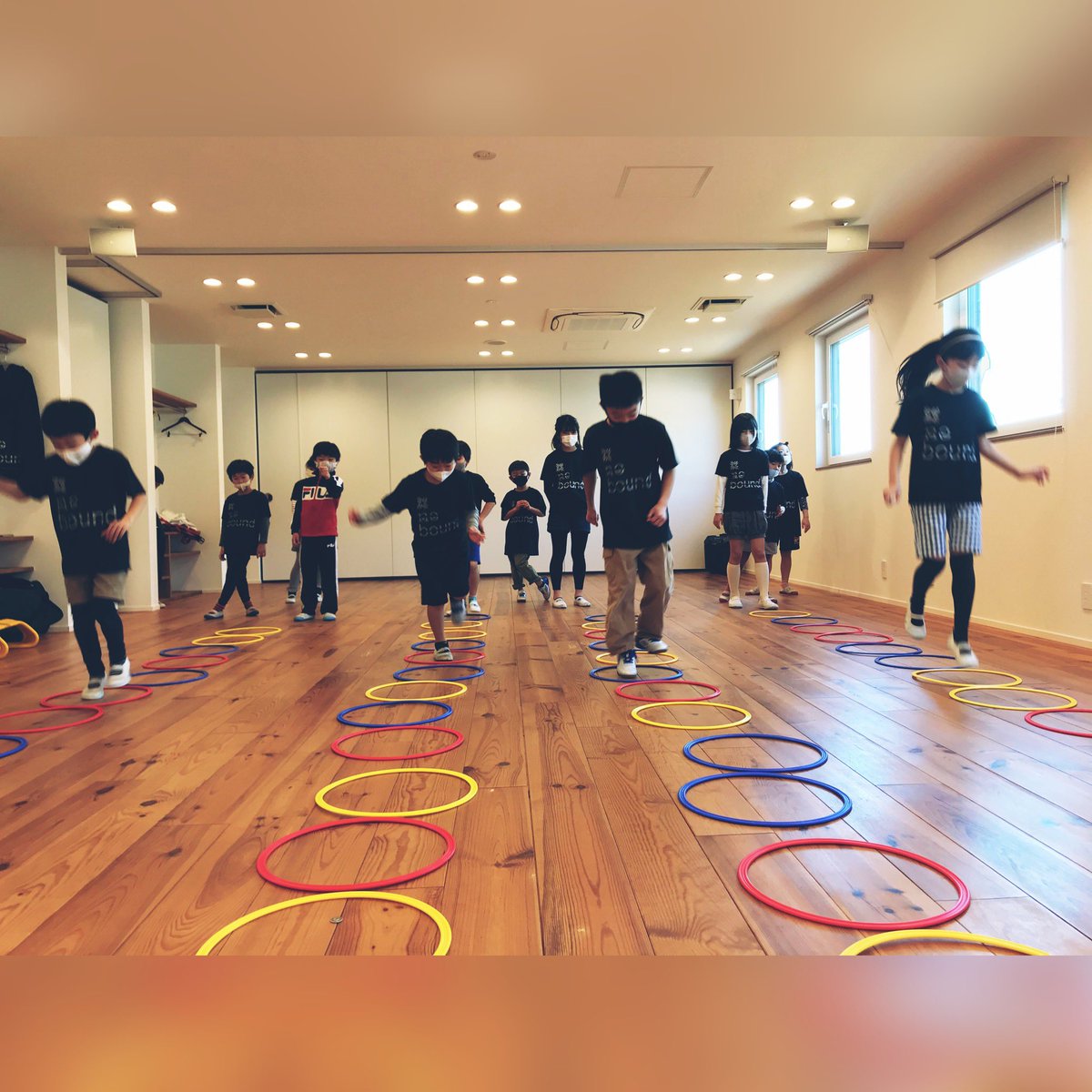 no_bound_7's tweet photo. 【石内ペノン校】12.11(土)
今年最後のクラス😊🎊
　
また来年も、たくさん運動して、学校での学習、日々の遊びにも全力で取り組んでいきましょう🦄
　
新しいお友達に会えるのも楽しみにしています💁‍♂️☀️

⭐︎スポーツアカデミー公式HP👉https://t.co/V4usTbXHo1 https://t.co/kePcGhDl0M