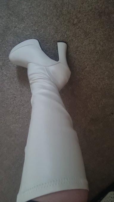 New boots, these are going to take some getting used to https://t.co/XqAOqKoKn0<a href="/tag/rubber"class="tags"><span>#rubber</span></a>