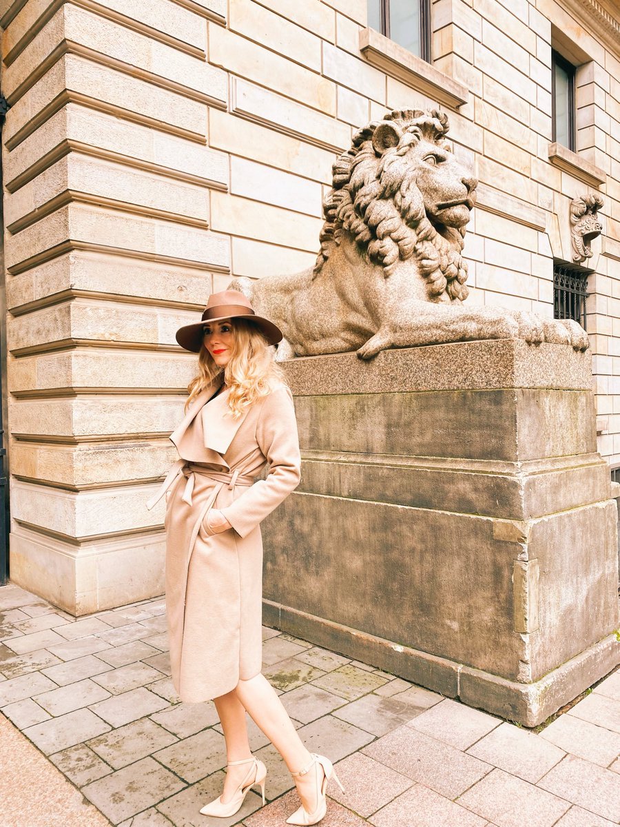 SandraQuadflieg's tweet photo. #CITYGIRL
Hut: Falkenhagen
Werbung #Falkenhagen @SandraQuadflieg #BORSALINO #Hut #City #Hamburg #hat https://t.co/w7iJGUu43j