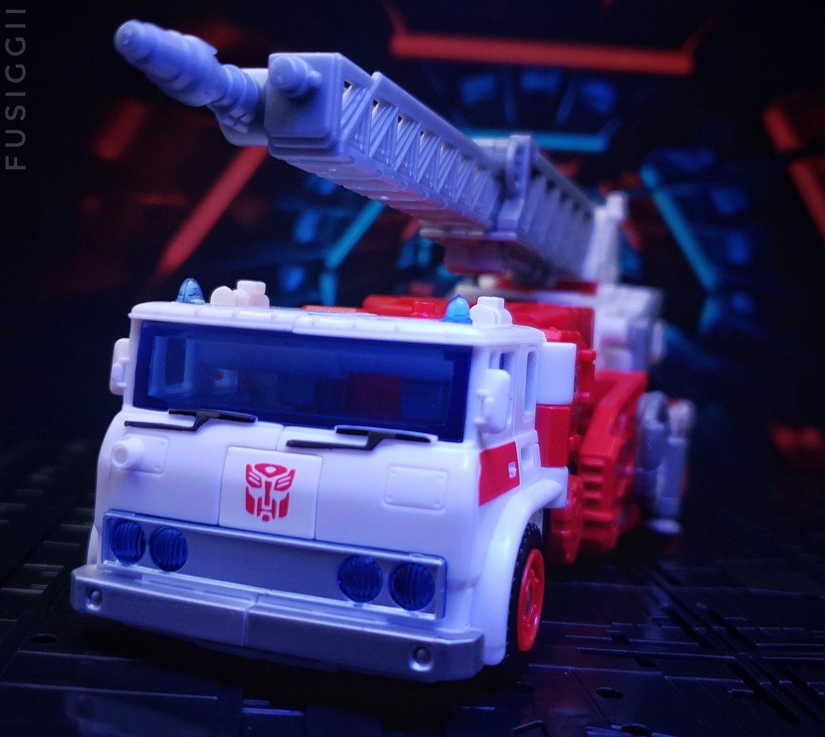 fusiggi's tweet photo. ⚫ Generations selects Artfire!
#transformers #toyphotography #takaratomytoys #transformersselects https://t.co/oTAfalcGd5