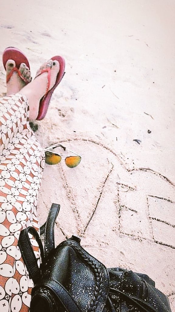 vee_alaydrux's tweet image. Jangan memilih orang yang
 "paling indah didunia"
Tapi pilihlah orang yang membuat "duniamu paling indah" 😊