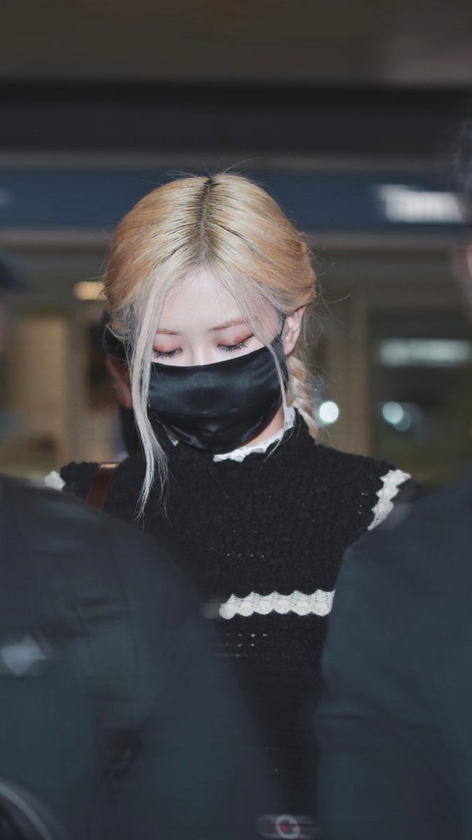 ROSÉ STILL THE END | VOTE PLEASE.
#MAMAVOTE #rosé