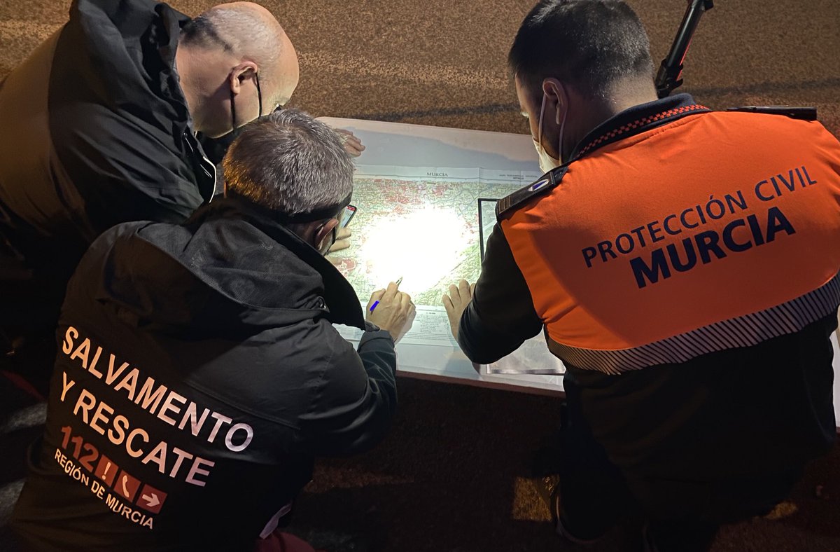 EmergenciasMur's tweet photo. 🚨 LOCALIZADO 

Adjuntamos imágenes del dispositivo establecido en la jornada de ayer.

Nuestro agradecimiento a @MurciaPolicia, @112rmurcia, @Asrm112Murcia, @PCMolina_Segura, @PCALEDO112 y a los propios efectivos de @EmergenciasMur. https://t.co/ESxuDWOeYW