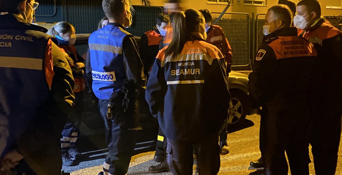 EmergenciasMur's tweet photo. 🚨 LOCALIZADO 

Adjuntamos imágenes del dispositivo establecido en la jornada de ayer.

Nuestro agradecimiento a @MurciaPolicia, @112rmurcia, @Asrm112Murcia, @PCMolina_Segura, @PCALEDO112 y a los propios efectivos de @EmergenciasMur. https://t.co/ESxuDWOeYW
