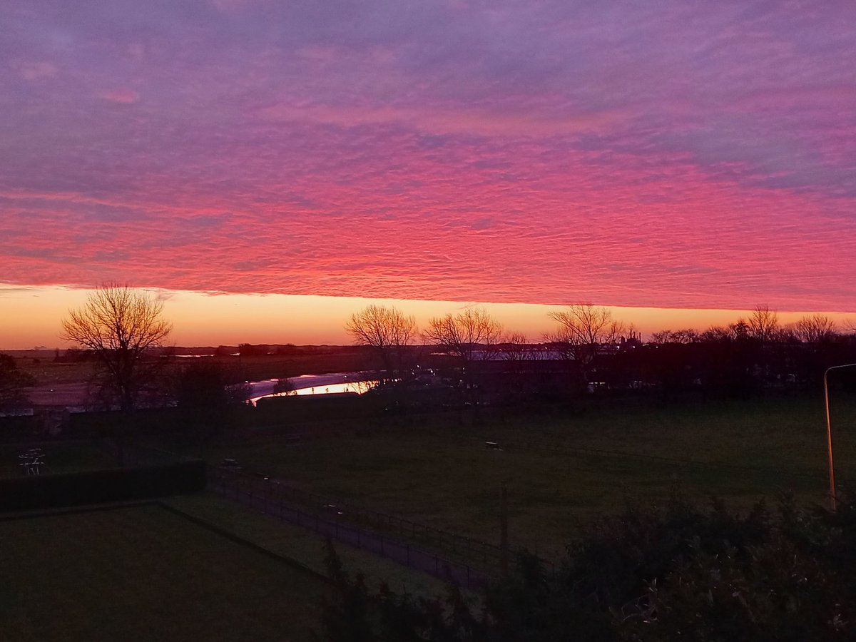 hands_alice's tweet photo. Beautiful morning! https://t.co/D5VW7kThTy