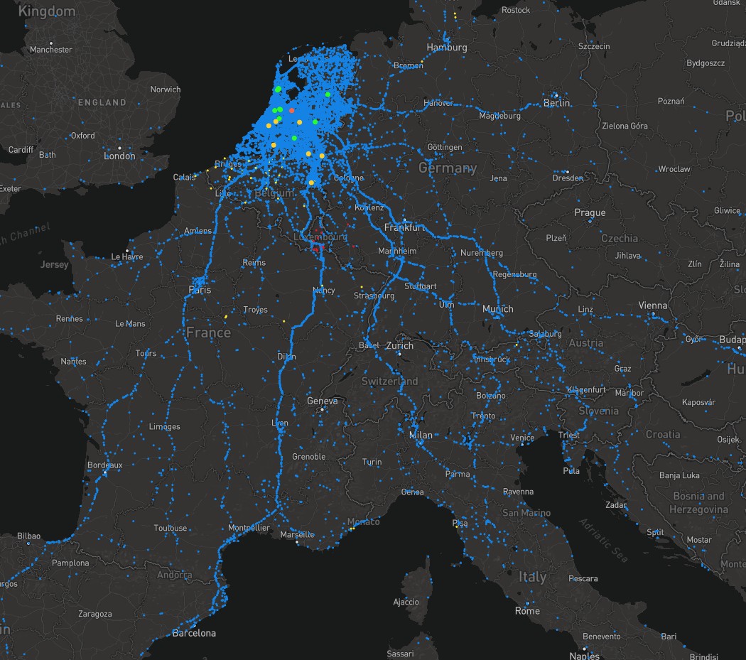 MapPornTweet's tweet photo. A map of the roads #Dutch people use for their holidays. Every blue dot is one person using a traffic app https://t.co/ck3I5sUEdg #MapPorn https://t.co/rbMy44n2j4