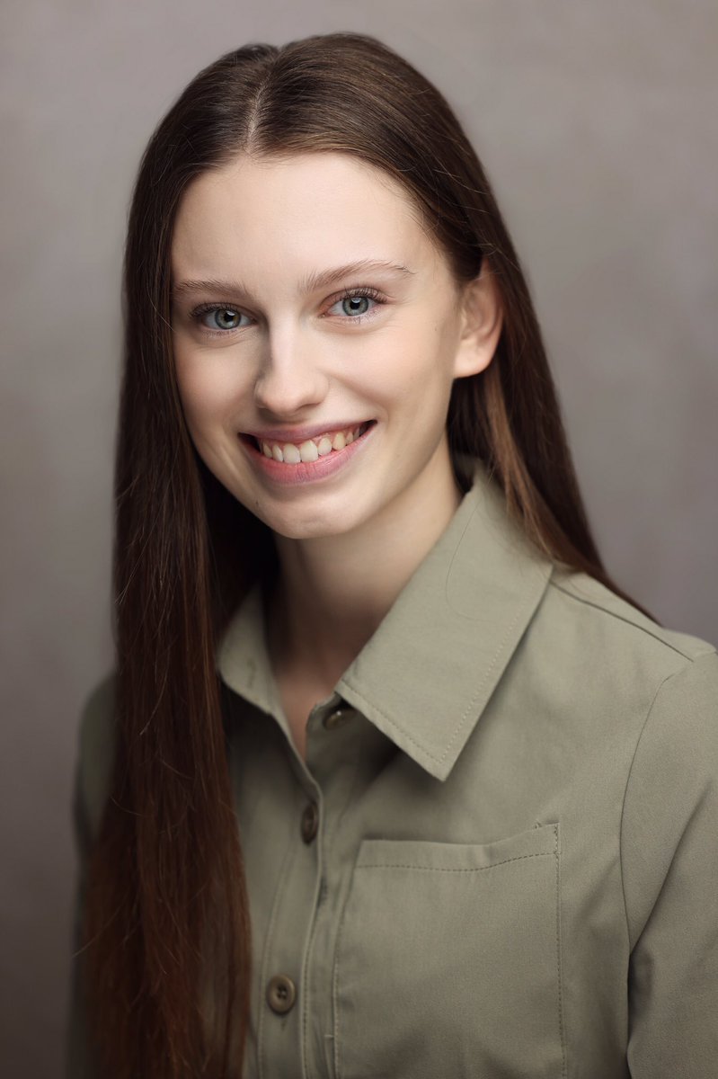 First up today is Daisie @daisie_boyes to be followed later by her sister. Was so great to meet the two of them and the family in London this week. Definitely two to watch!!! #actorheadshots #headshotphotographer