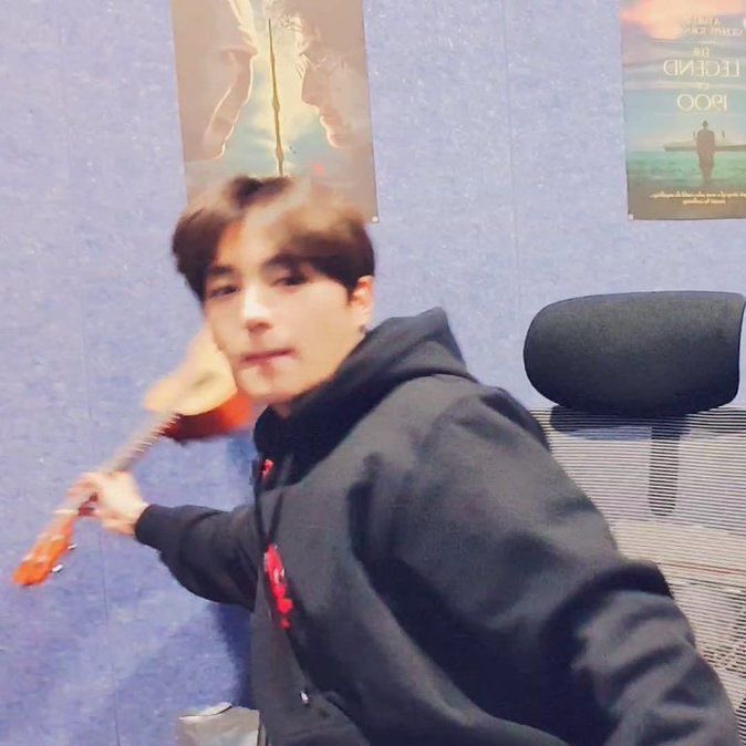 tomlovesLJ's tweet photo. 안꺼져? 안꺼져? https://t.co/XXcuVapJZA