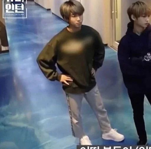 _Freaky_Bitch's tweet photo. Джисон стоит и не понимает почему вы не голосуете
#MAMAVOTE #Straykids https://t.co/h7UQwQkQHu