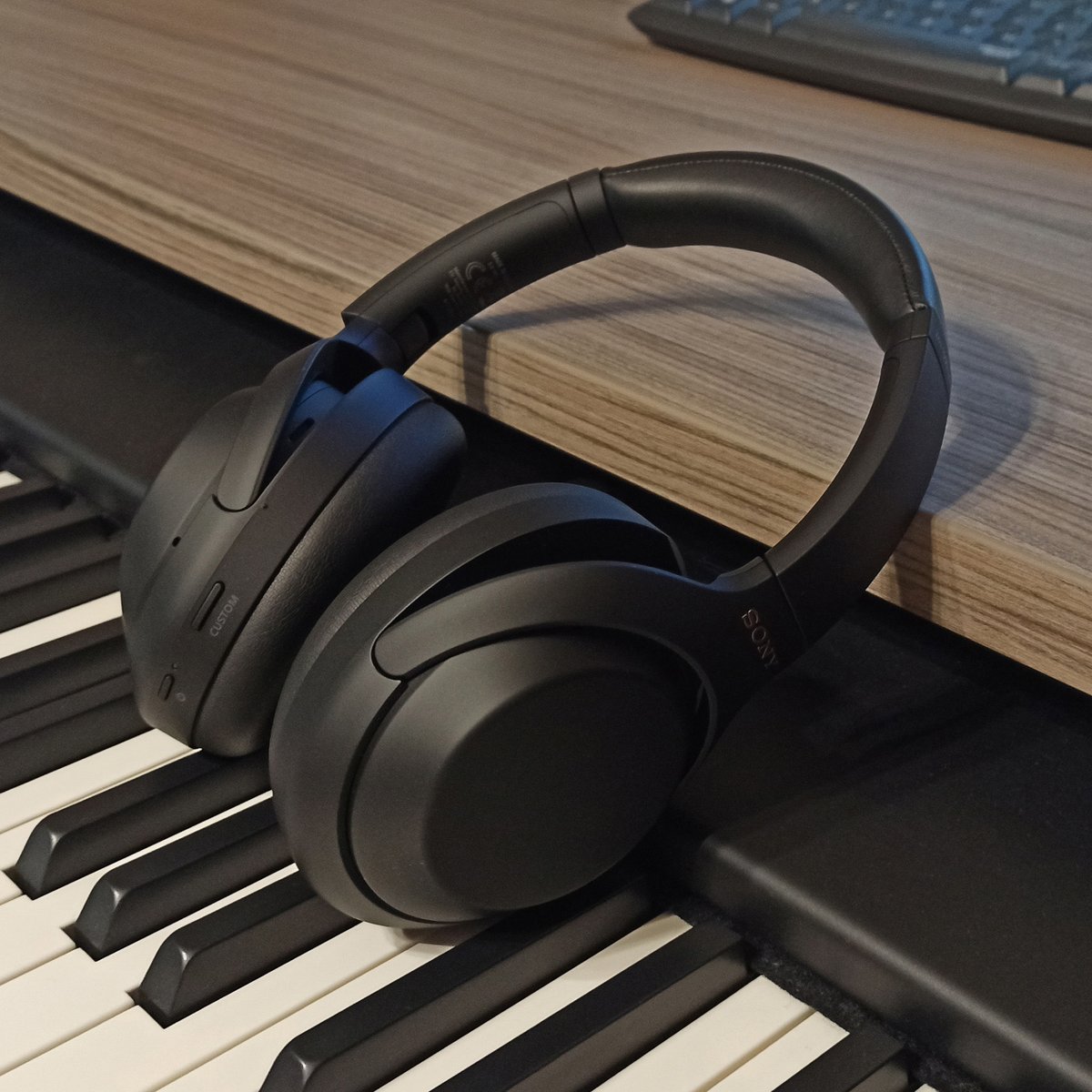 zeroprojectgr's tweet photo. I knew how noise canceling is working in theory, but I could not imagine that it would be so good in reality.
I just updated my audio equipment with this wonderful gift from the best music licensing company.
Thanks, Jamendo!
#Jamendo #jamendo #ilovejamendo #zeroproject https://t.co/86ruCz4Pug