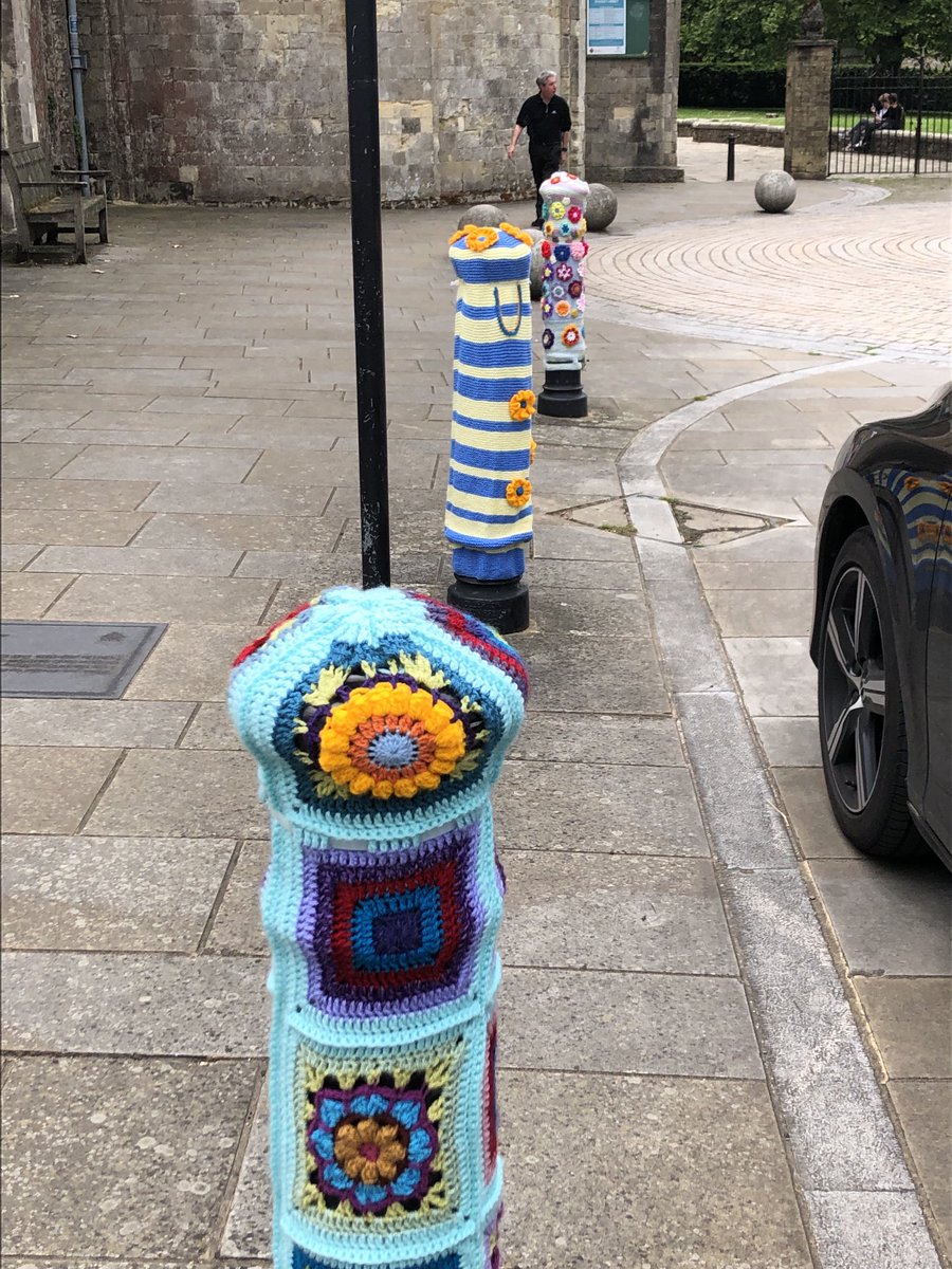 authorgabrielle's tweet photo. You can’t beat a bit of yarn bombing. #pullthewool #yarn #wool #knitting https://t.co/qksxMerJkQ