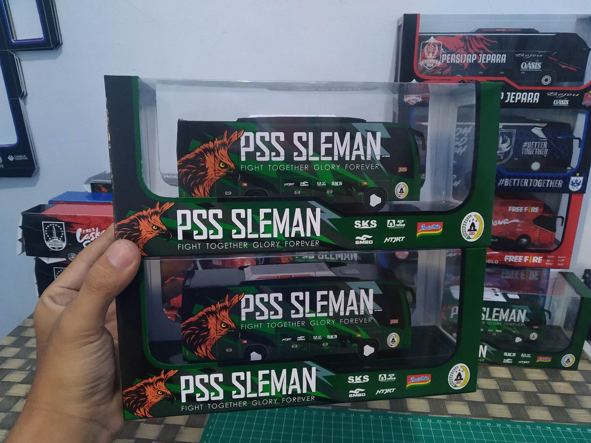pamungkasbudhi's tweet photo. hasil yg mengecewakan sore ini
kemenangan di depan mata hilang krn strategi yg payah
tetap semangat sleman fans, tetap suarakan #DejanOut 
2 miniatur bus pss ini gratis buat kalian
cukup retweet aja, senin 13/12 siang sy pilih yg beruntung
good luck 🔥🔥 https://t.co/rto82bfQKZ