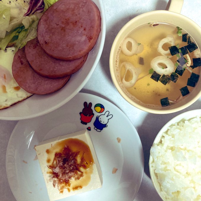 朝メシみたいな晩メシだな… 