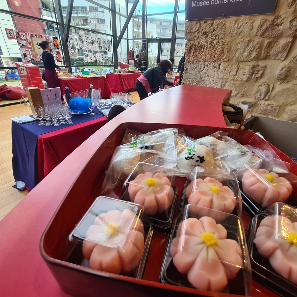 tdcissy's tweet photo. Izumi (source en japonais ) installe un marché éphémère au Temps des Cerises pour un weekend aux couleurs du Japon !
Samedi 11 décembre de 10h à 19h
Dimanche 12 décembre de 14h à 19h https://t.co/decW3Gujj0