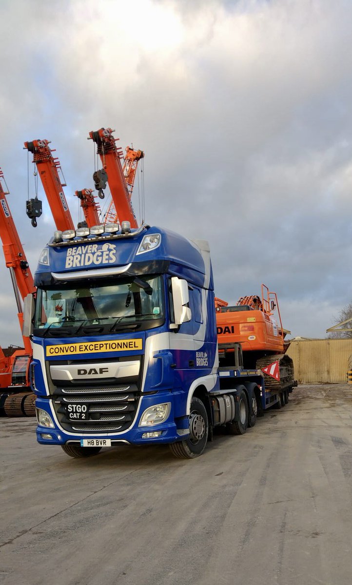 BridgesBeaver's tweet photo. Lossiemouth bound with the 35 tonne movax piling rig - safe driving DC #WeAreBridge https://t.co/aDB3Z5PoXd