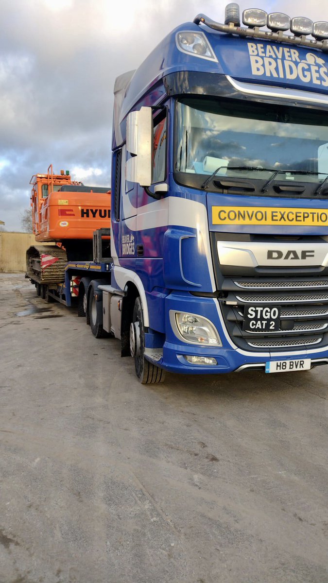 BridgesBeaver's tweet photo. Lossiemouth bound with the 35 tonne movax piling rig - safe driving DC #WeAreBridge https://t.co/aDB3Z5PoXd