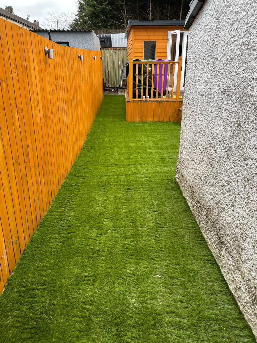 easiglasgow's tweet photo. Bringing the colour back into this boring chipped #garden #Glasgow #Scotland #artificialgrass https://t.co/E4x5ybK8Md