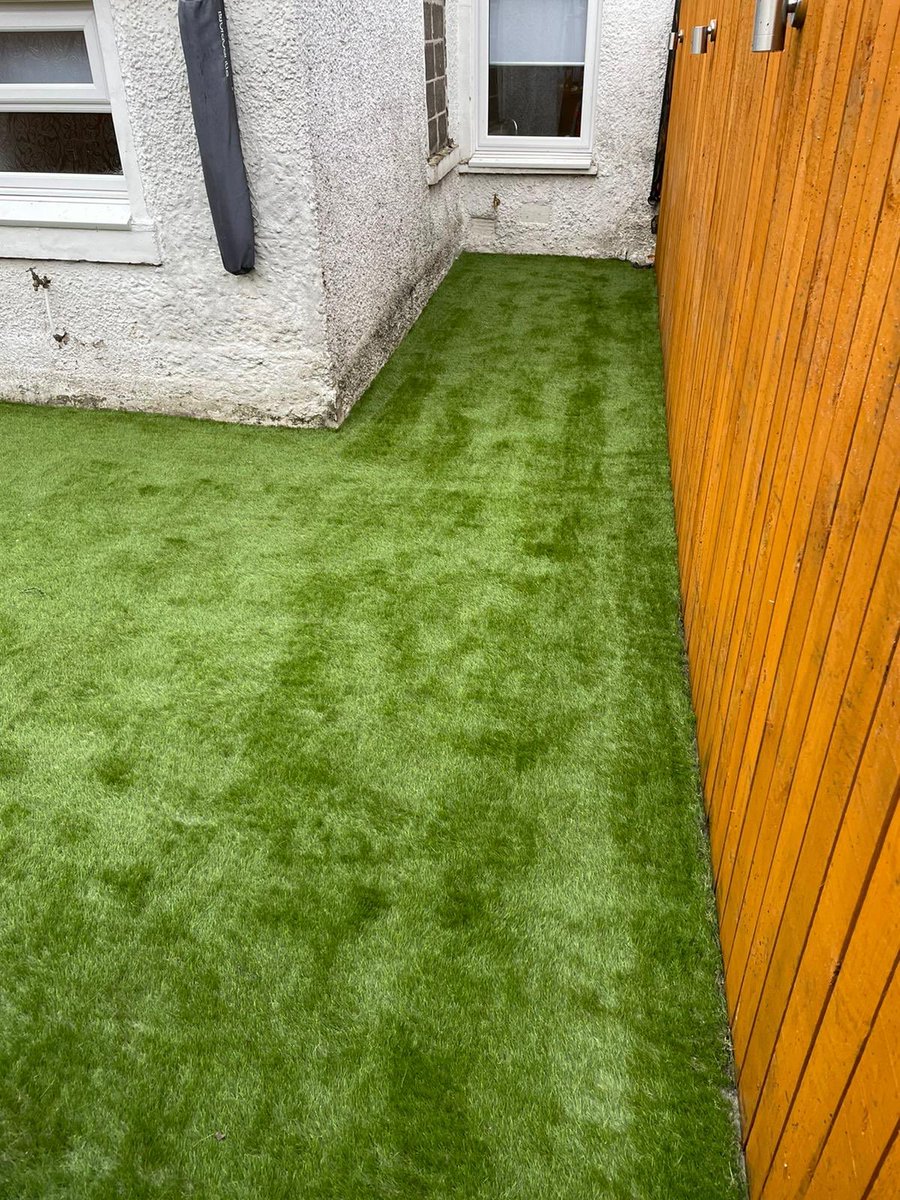 easiglasgow's tweet photo. Bringing the colour back into this boring chipped #garden #Glasgow #Scotland #artificialgrass https://t.co/E4x5ybK8Md