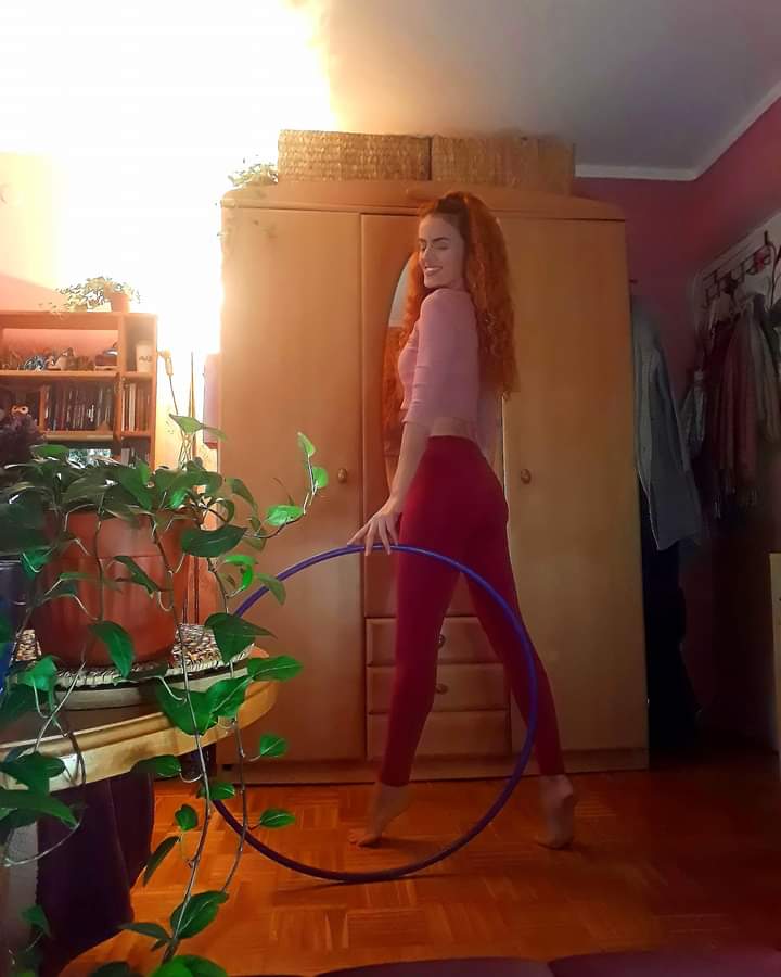 NellyMonk1's tweet photo. Hulla Hoop Saturday
This kind of recreation is something I really love to do, but dont have enough time to dedicate more to it β€
However, the feeling of twirling and changing the rhythm is something that makes me happy β¨π
#hullahoop #hulla #gingergirl https://t.co/46h9cZlZ55