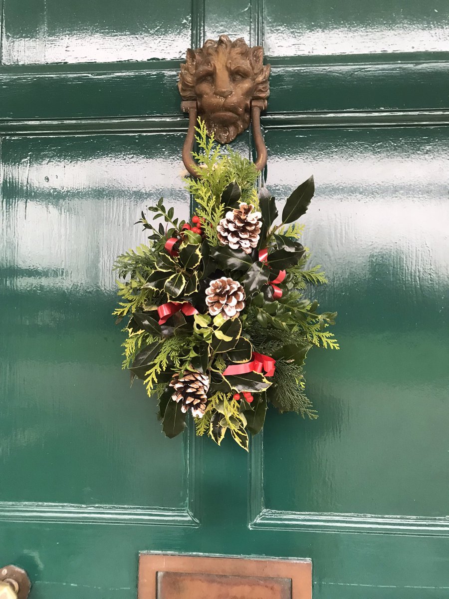 revcatherine1's tweet photo. And very lovely they are too! @TewkesAbbey #FlowerGuild https://t.co/jtzhwWyCiH