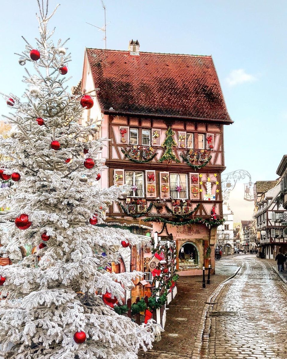 FlyTrueInc's tweet photo. Christmas in France 🇫🇷🎄 
#JoyeuxNoel https://t.co/lkYTyRRpZW
