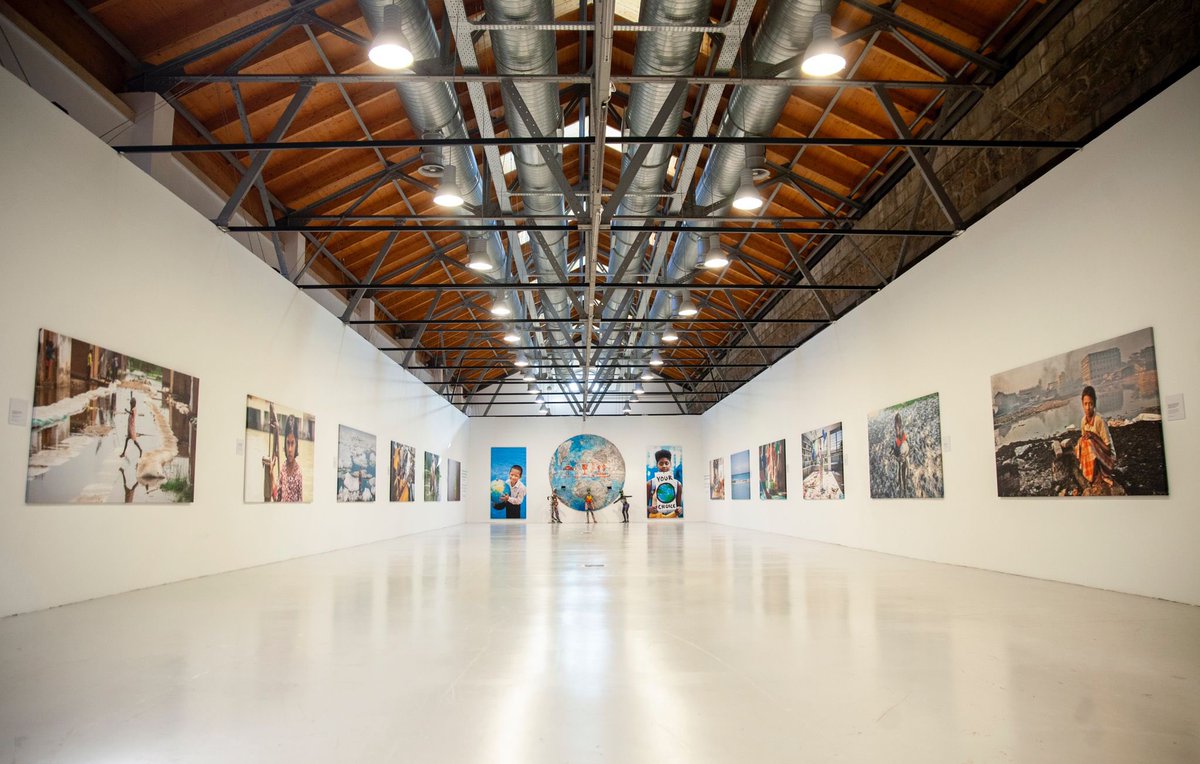 UNICEF 75. kuruluş yıldönümünü “İklim Değişikliği ve Çocuklar” konulu fotoğraf sergisi ile dün Ankara Cer Modern Sanat Merkezi’nde kutladı! Çocuk, genç, ortaklarımız destekçilerimizin yanı sıra <a href="/Hadise/">HADİSE</a> de bizi yalnız bırakmadı!