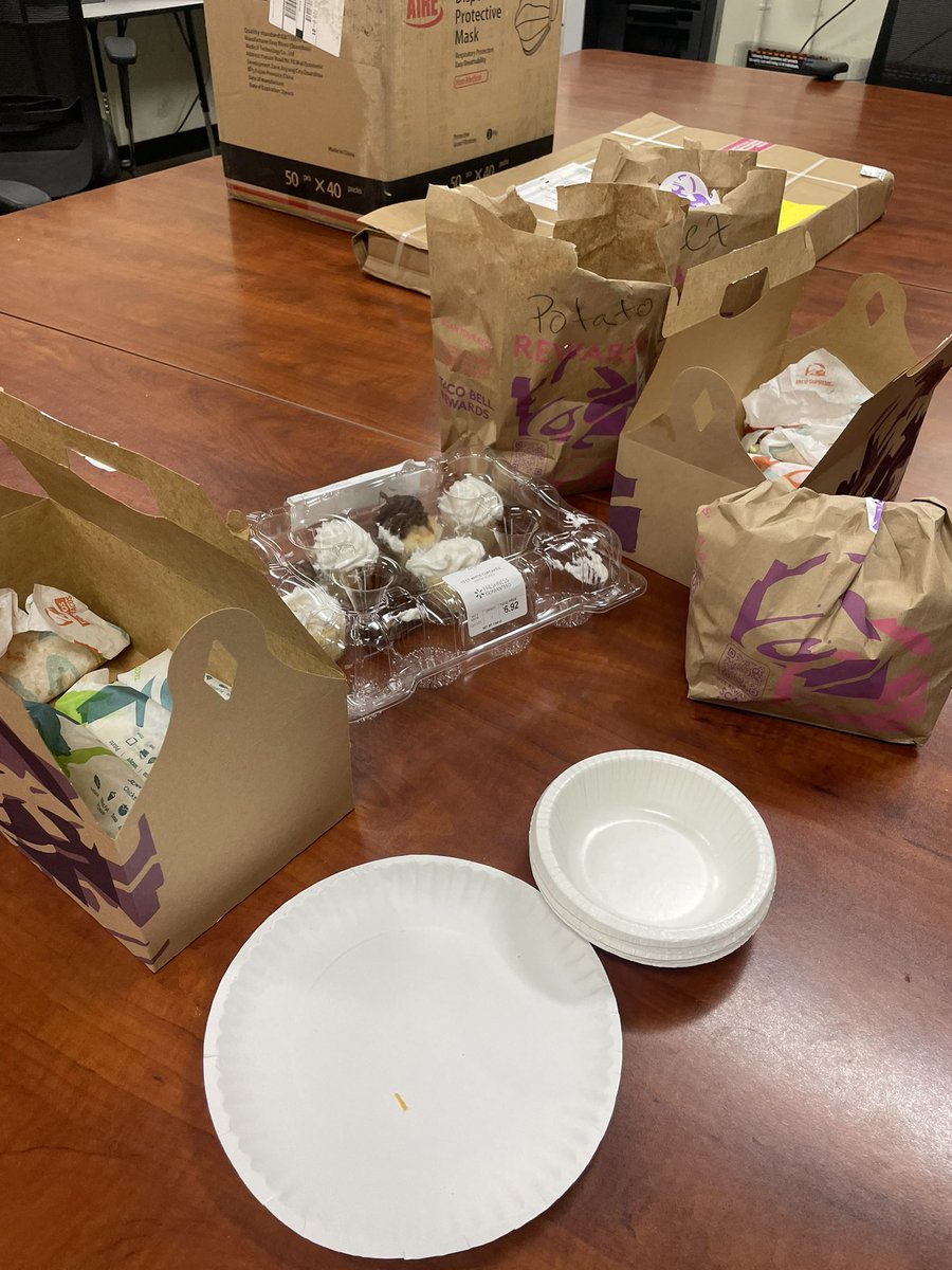 shelbyrenee1964's tweet photo. When your freight team kicks butt and you ask them what they want, well you just have to go get Taco Bell and cupcakes for them🧡 #MoveThatFreight #NoexcusesJustresults #SWBest @EC_WrightJr_THD @lishahuntington @StacyMaple3 @dmitriyshevc11 https://t.co/gwbTOAgu1F
