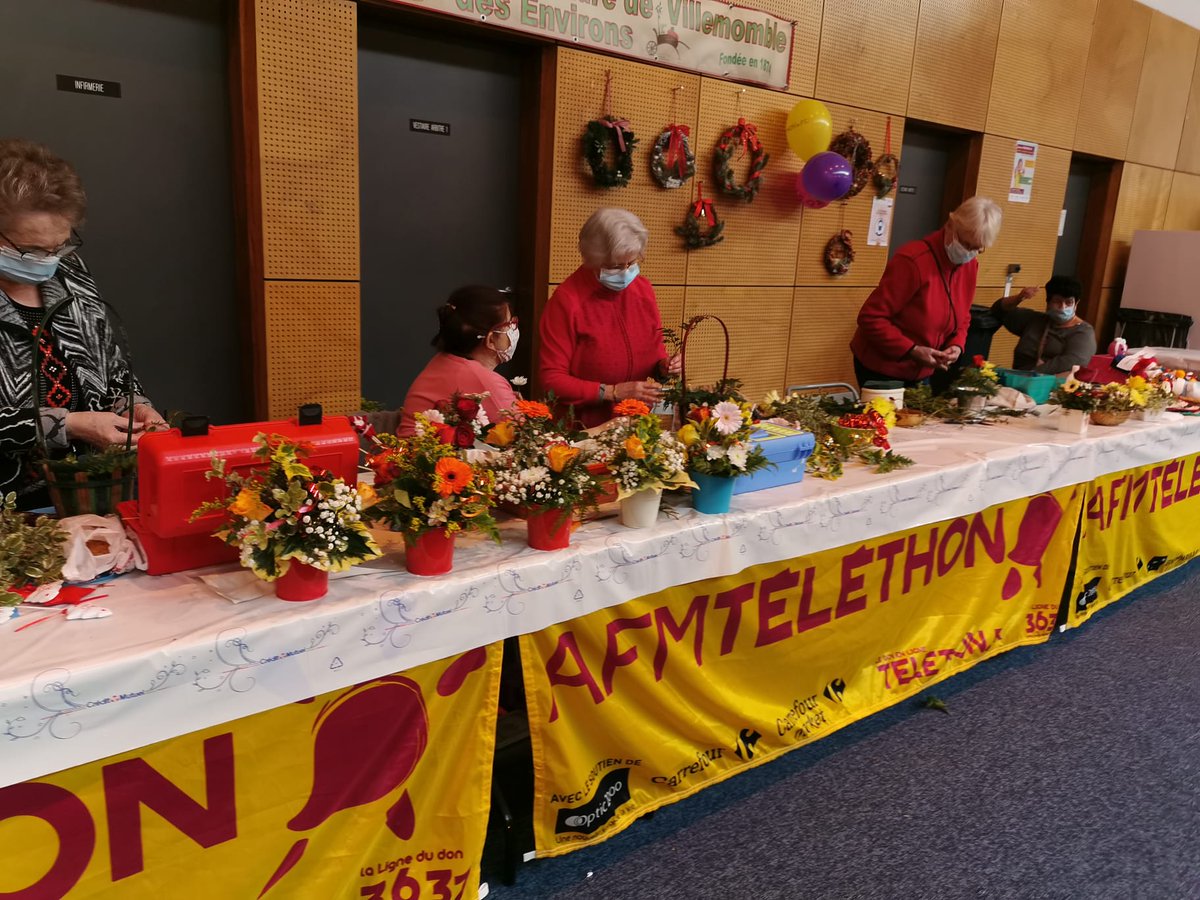 Au Vide-greniers des enfants au gymnase Robert Pandraud, la SHVE vous propose de très jolies compositions florales. 
#Téléthon2021 #lumièresurletéléthon #Téléthon93 #Villemomble