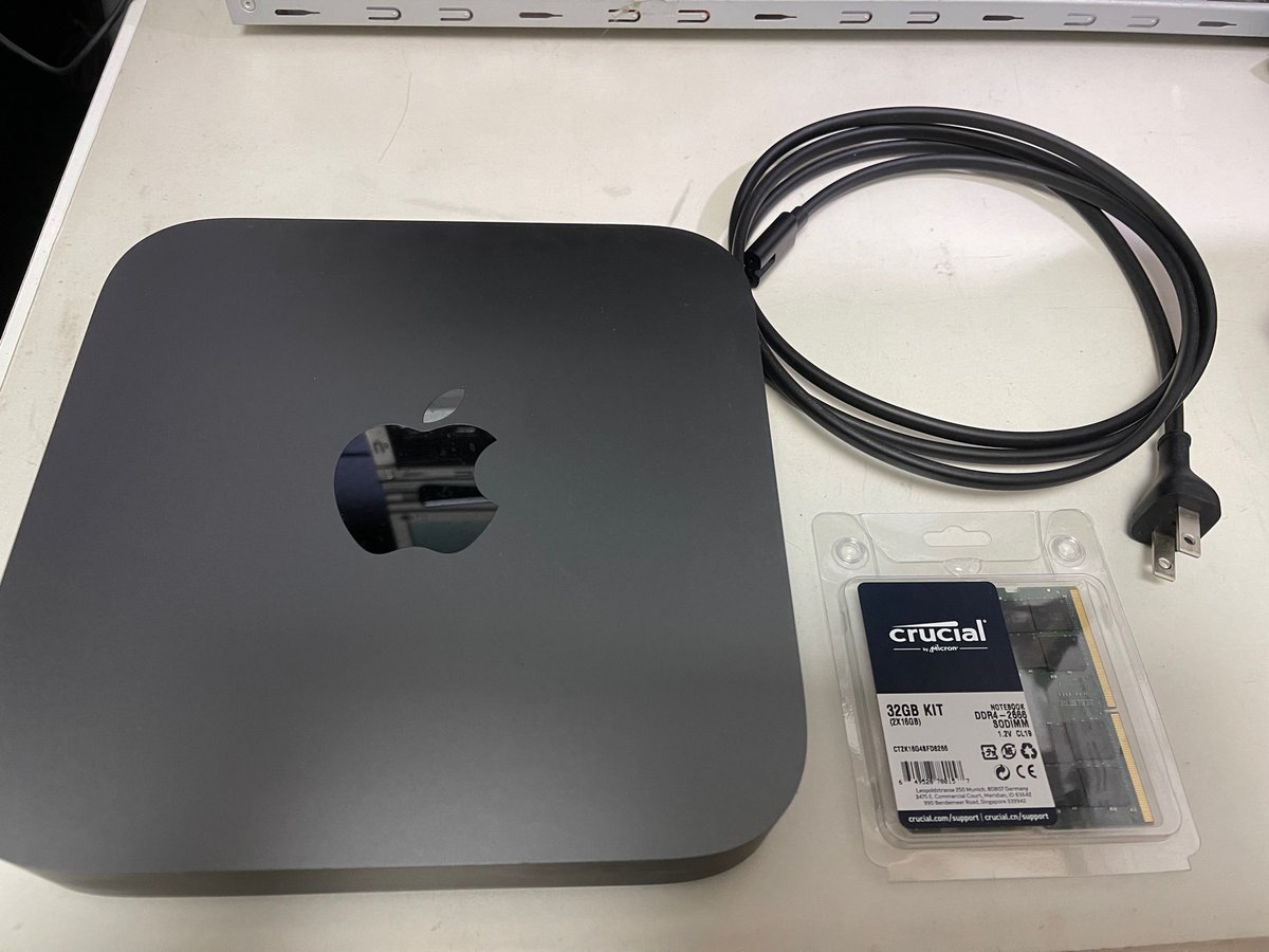 digitalkyumei's tweet photo. 本日は #Macmini 2018のメモリ交換（増量）作業を承りました。

このシリーズは中身を丁寧にスライドさせて取り出し、モジュールを交換する形です（一部トルクスドライバーが届きにくい上、初回分解時は特に硬い場合あり）。

交換後、相性等の問題なく起動する事を確認し、作業完了です。 https://t.co/k8yetLzDEN