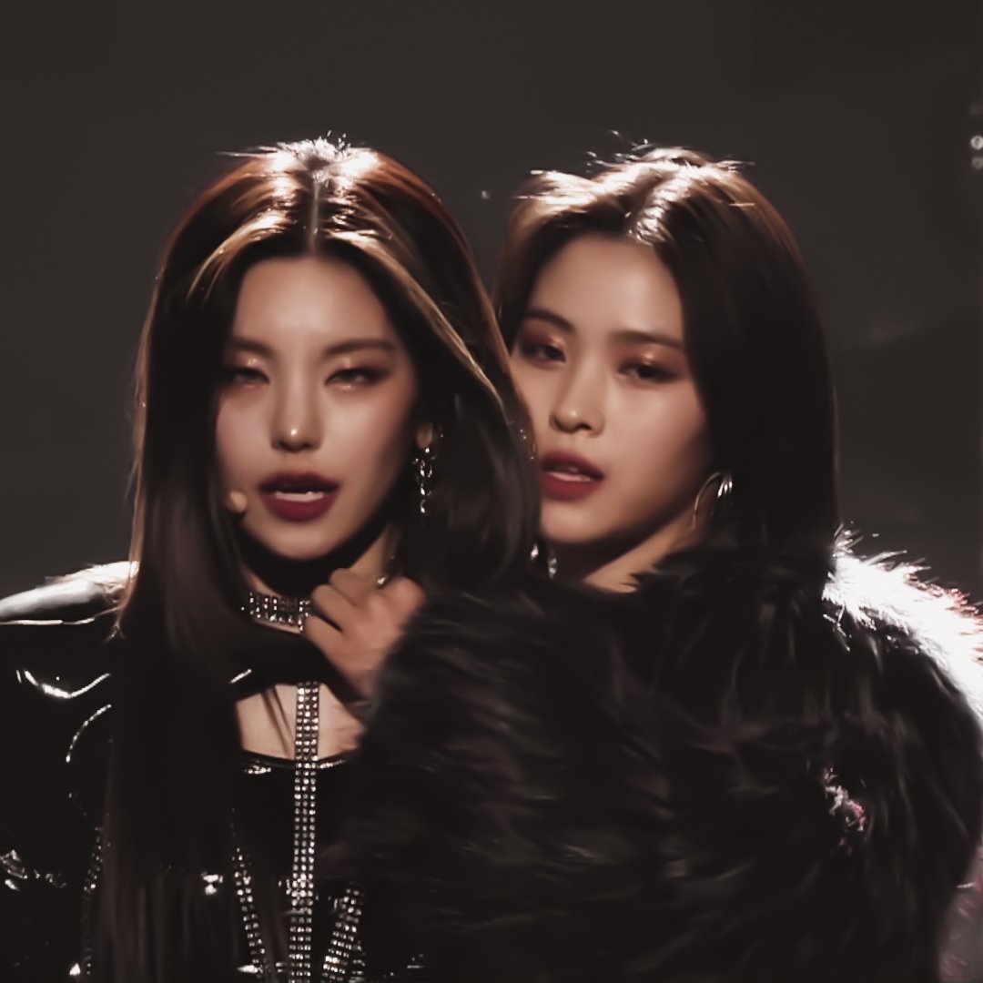 srknkd's tweet image. лесбиянки